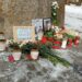 Фотоновость: тартусцы принесли цветы и свечи к мемориалу “Rukkilill” в память российского оппозиционера Алексея Навального