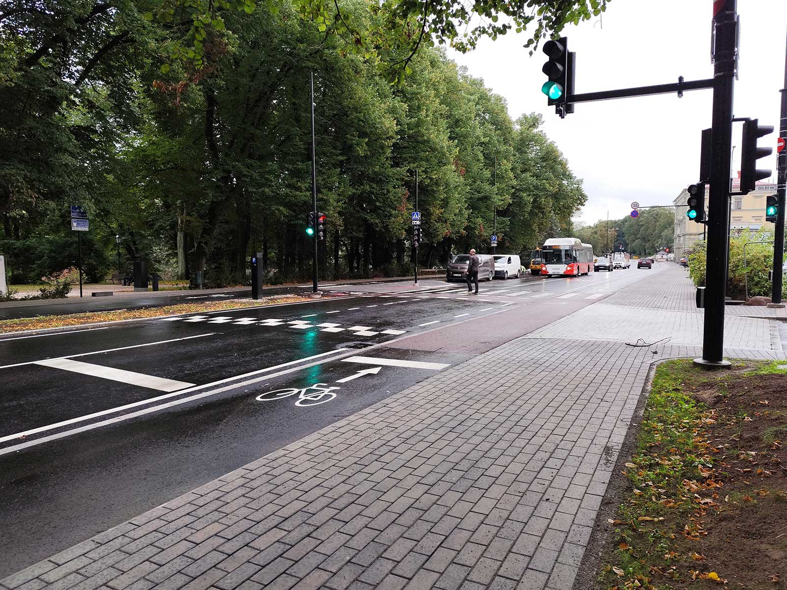 Бульвар Вабадузе открыт для автотранспорта